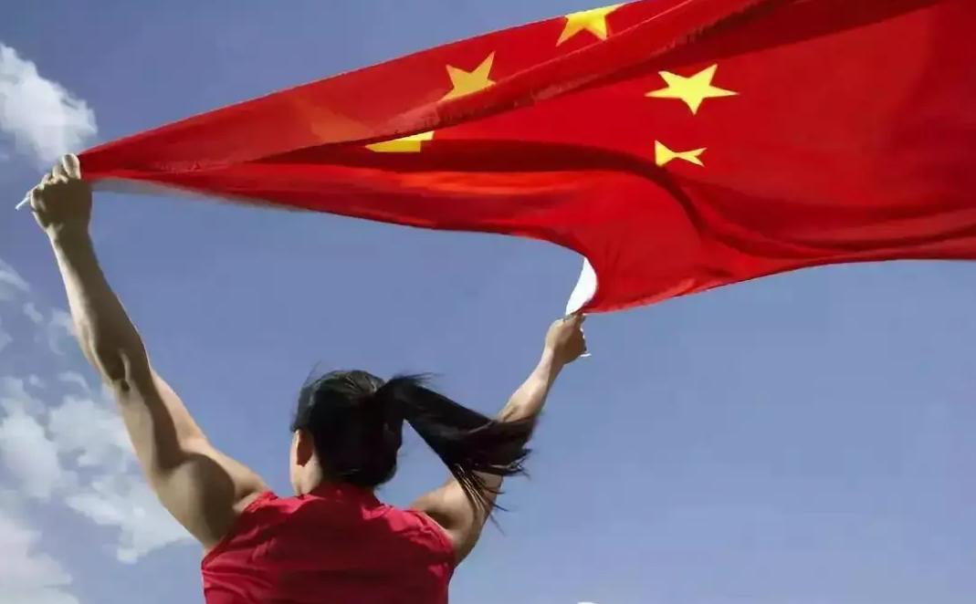 选*旗国**时，“五星红旗”仅有15票，185票的三号作品为什么落选？