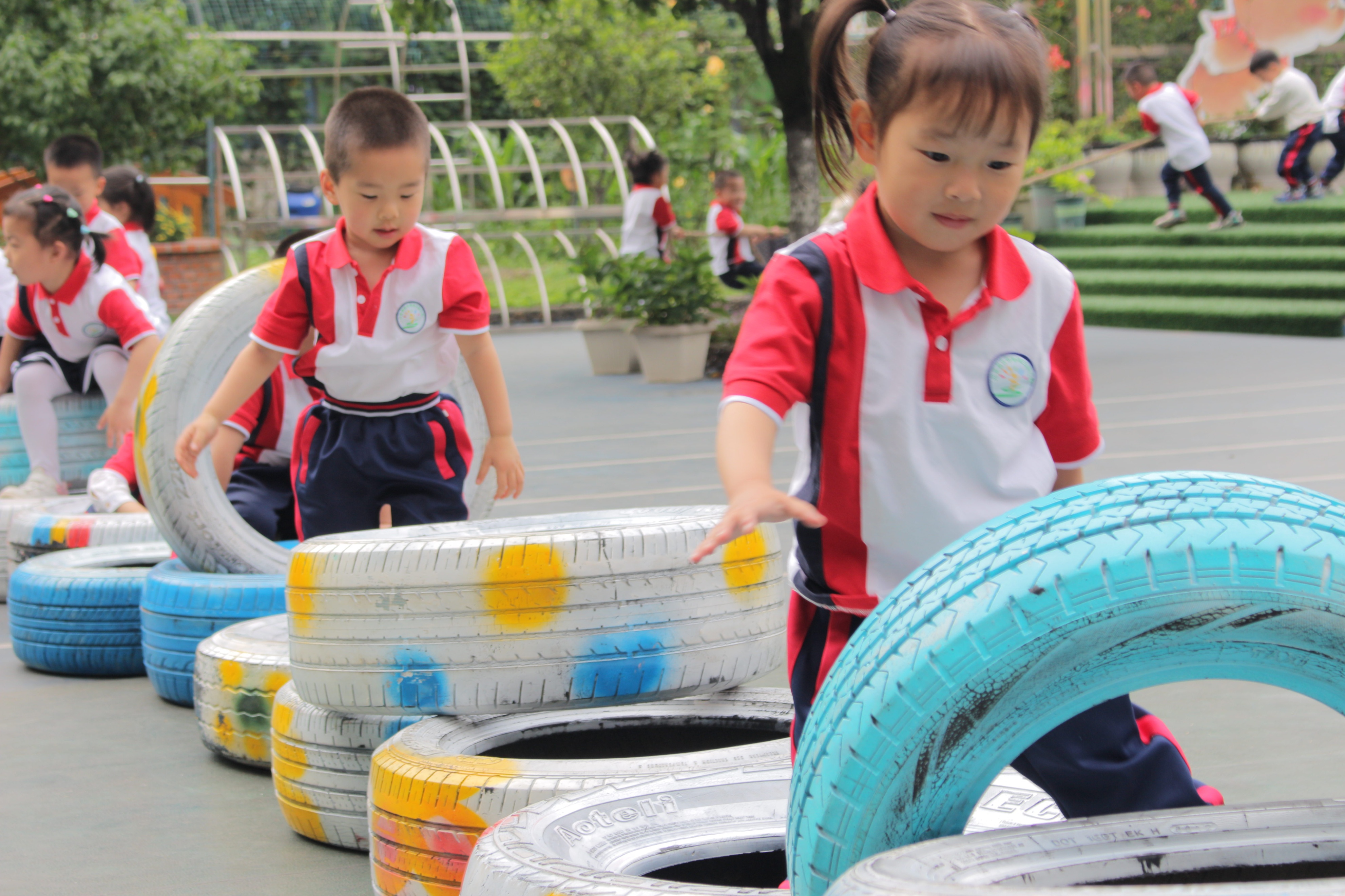 当古诗词遇上六一儿童节的浪漫,充满诗情画意的童年