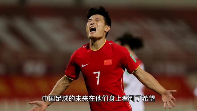 “崇明一代”再捧杯,这是属于老将的荣耀