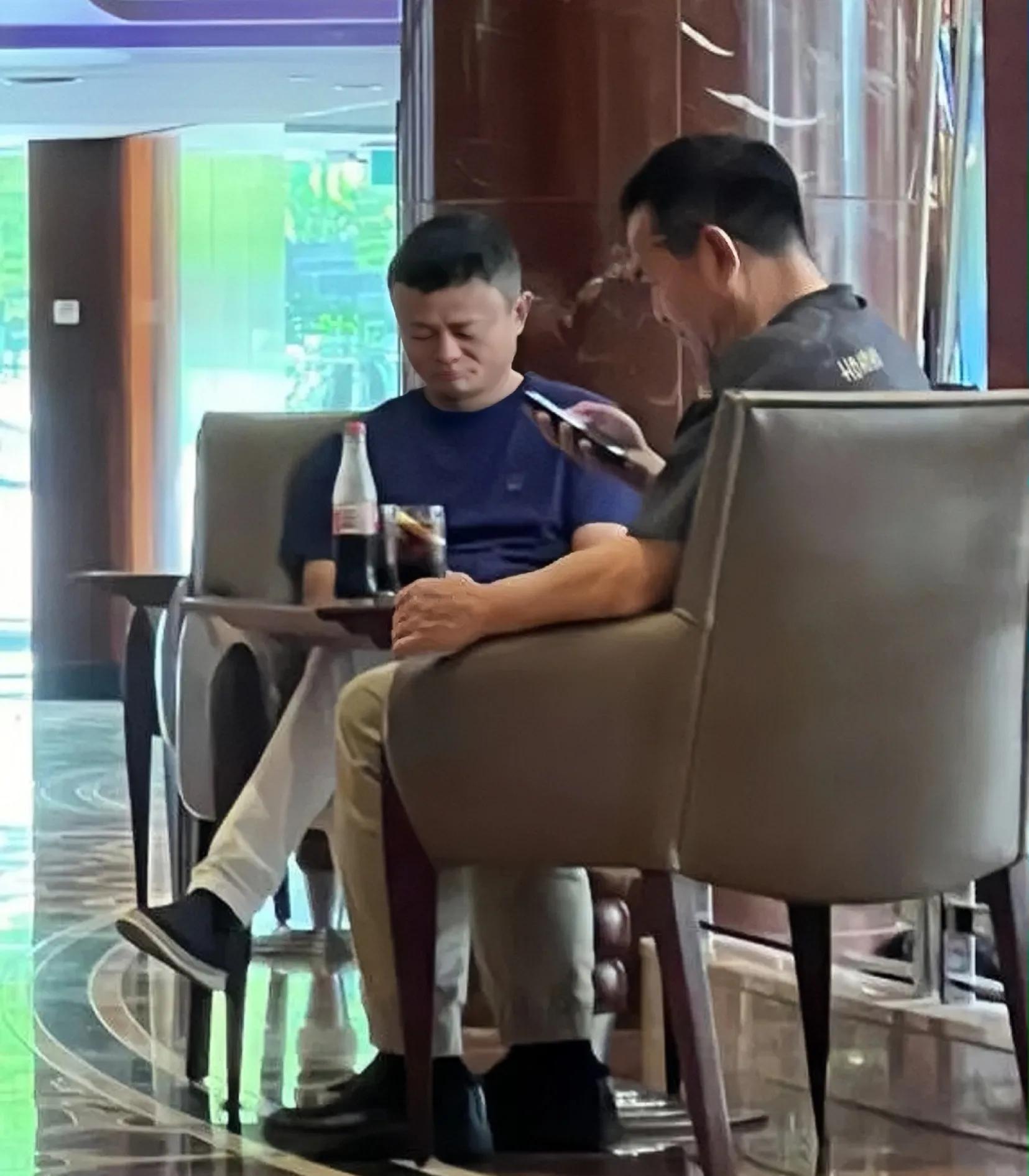 马云现身巴黎被偶遇照片,马云现身巴黎被网友偶遇