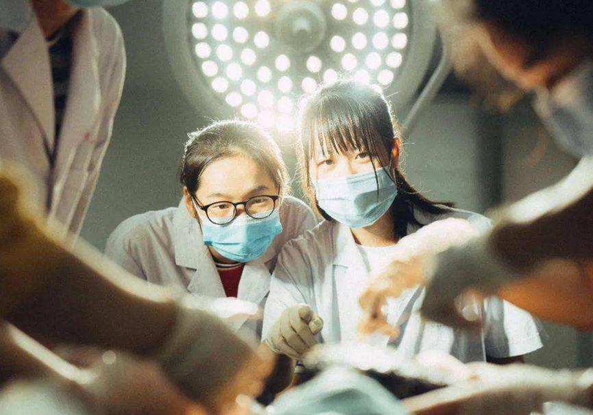 医学类薪资较高的专业,就业前景最好的医学行业