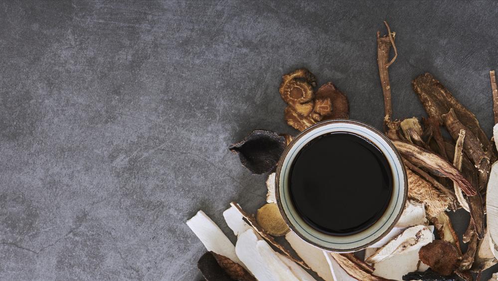 来月经头痛吃什么补,来月经就头痛中医治病