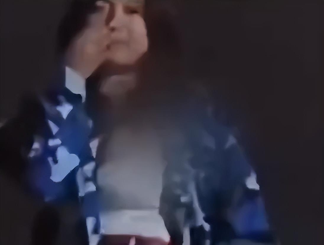 疯传！军训女热舞露球，16秒不雅视频曝光！