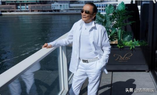 谢贤和李小龙合影站c位,谢贤李小龙曾江合影