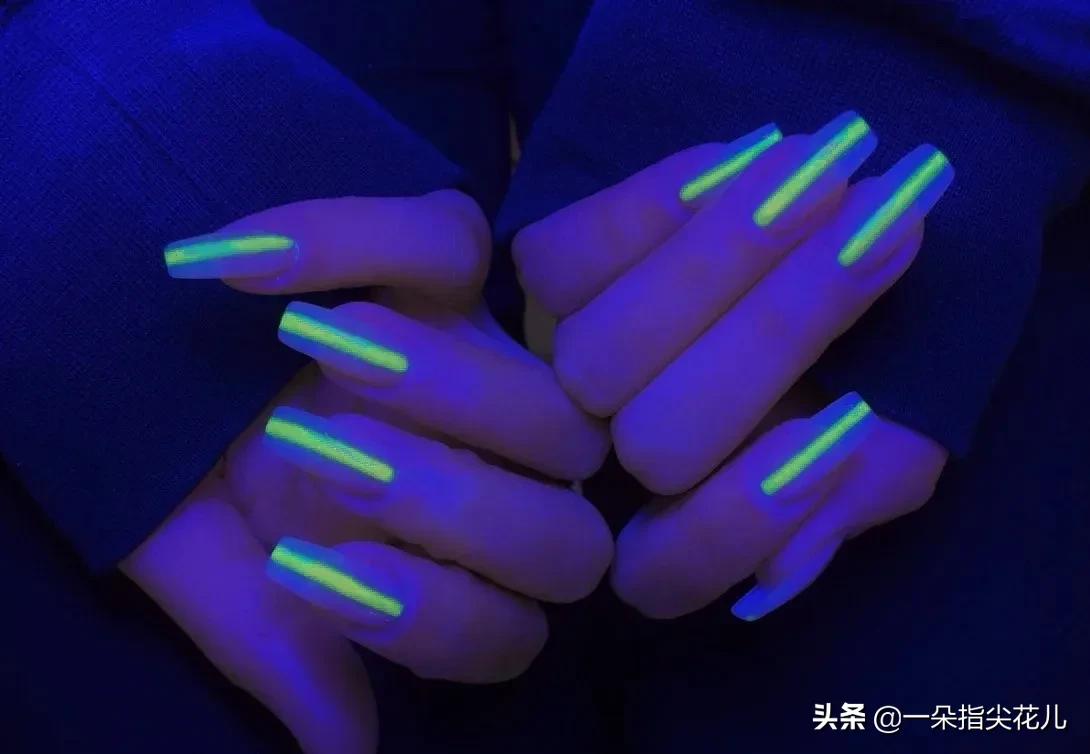 美甲欧美可爱风长指甲,美甲个性十足小姐姐