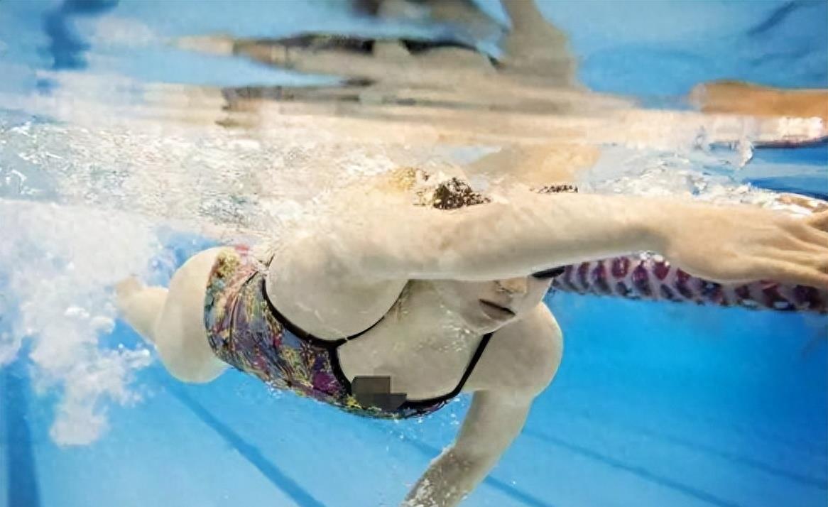 女运动员的痛苦程度,女运动员赛场上痛苦哭