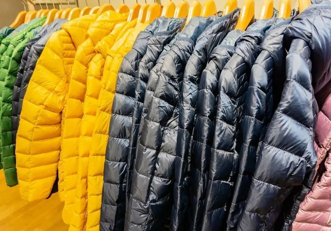 羽绒服买品牌好还是一般的好,内行人眼中的羽绒服