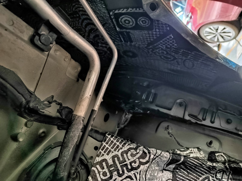 奥迪A6L底盘,四轮隔音升级俄罗斯STP小*弹炸**CSH,怀化汽车隔音