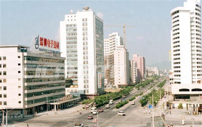 1991年,*小平邓**为深圳火车站题字,为何只写“深圳”而不写“站”