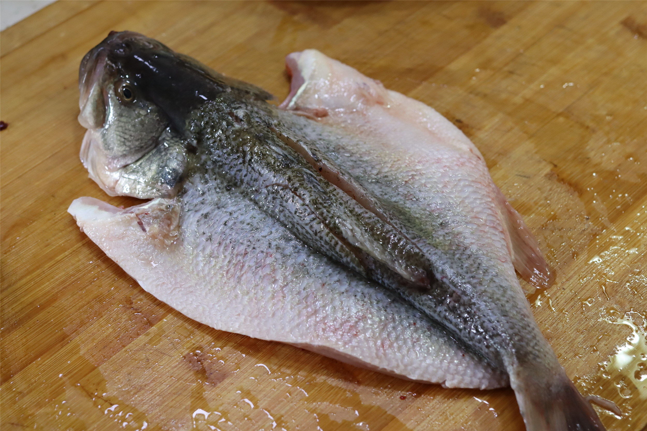 清蒸鲈鱼怎么做需要蒸几分钟,清蒸鲈鱼给6个月大宝宝吃怎么蒸