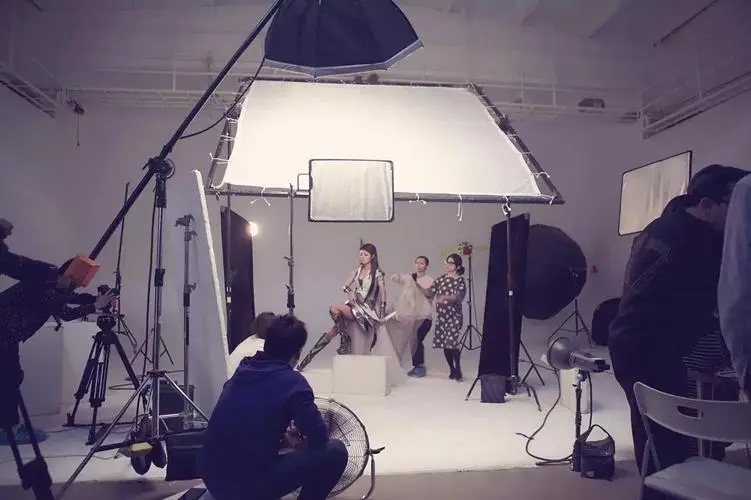 传统媒体广告与网络广告的相同点,电视广告和文字广告是什么关系