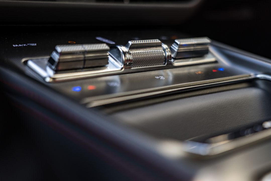 新款林肯z试驾,22款林肯z银色试驾