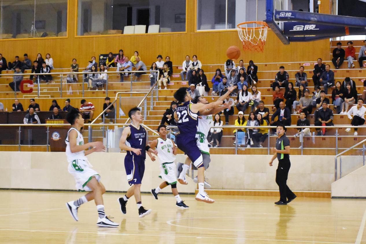 踢足球和打篮球哪个让孩子更聪明,让孩子打篮球有出路吗