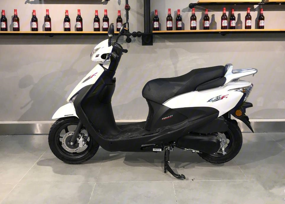 本田上班代步小踏板，有CBS，配6.4L油箱，碟刹版9千多