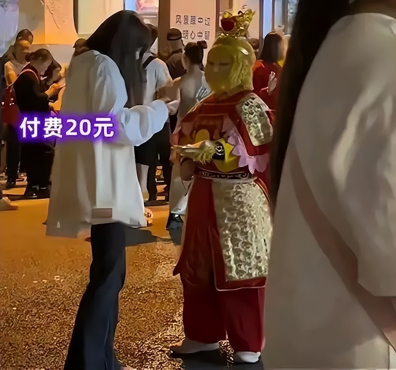 不问价多要2元，捞手机1500一单，停车遇老太索费，国民性仍堪忧