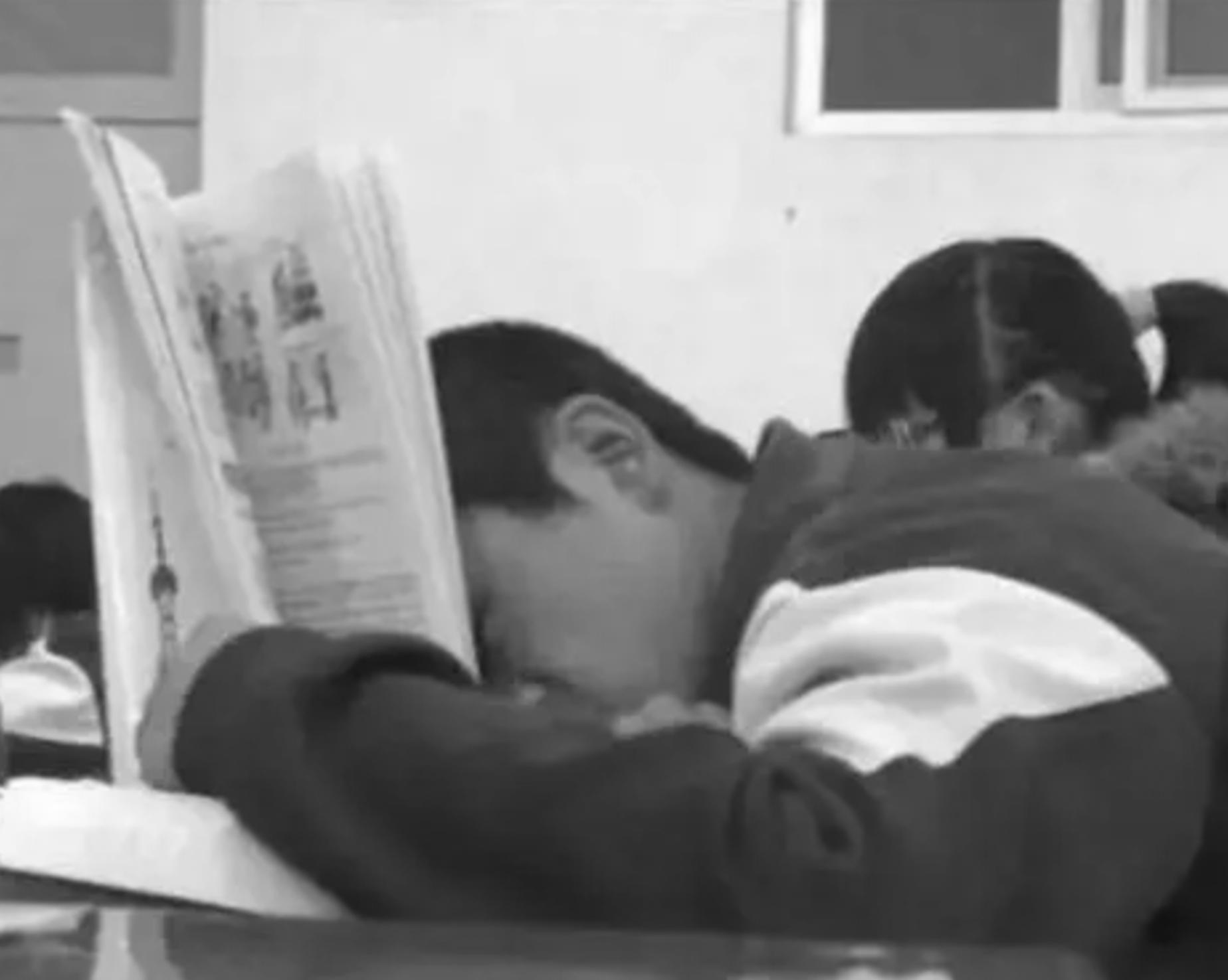 保定五中9：响应号召八中门前游泳，考入深池就靠蛙泳一姿