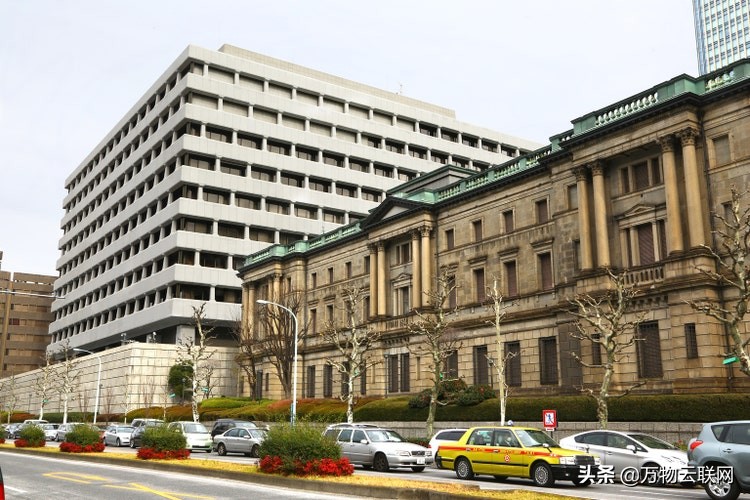 强势美元vs弱势日元，对比美日之间的货币政策及其利弊