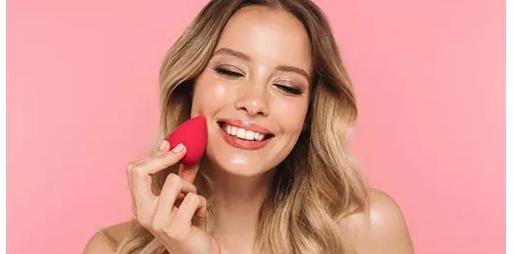 如何用海绵涂抹粉底液,用刷子刷粉底液正确方法