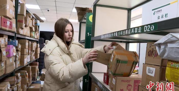 俄罗斯人在黑河享受互联生活:快递、外卖“哈拉少”