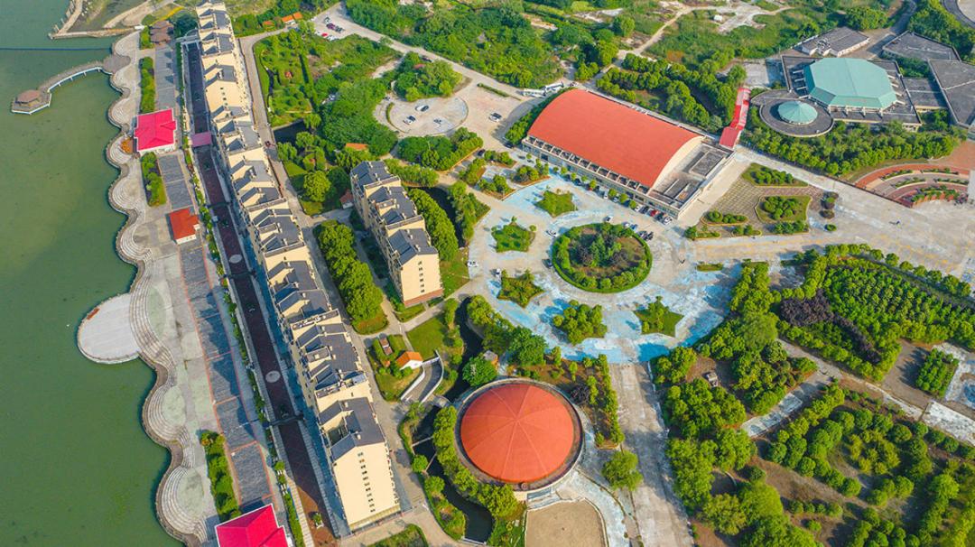 废弃的游乐园还很阴森,阴森废弃乐园