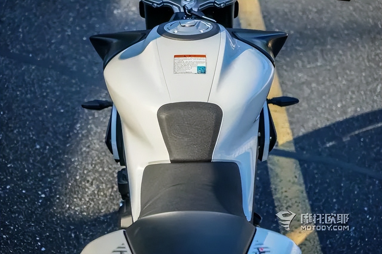 春风450srvs春风450nk,春风450nk与铃木650对比评测