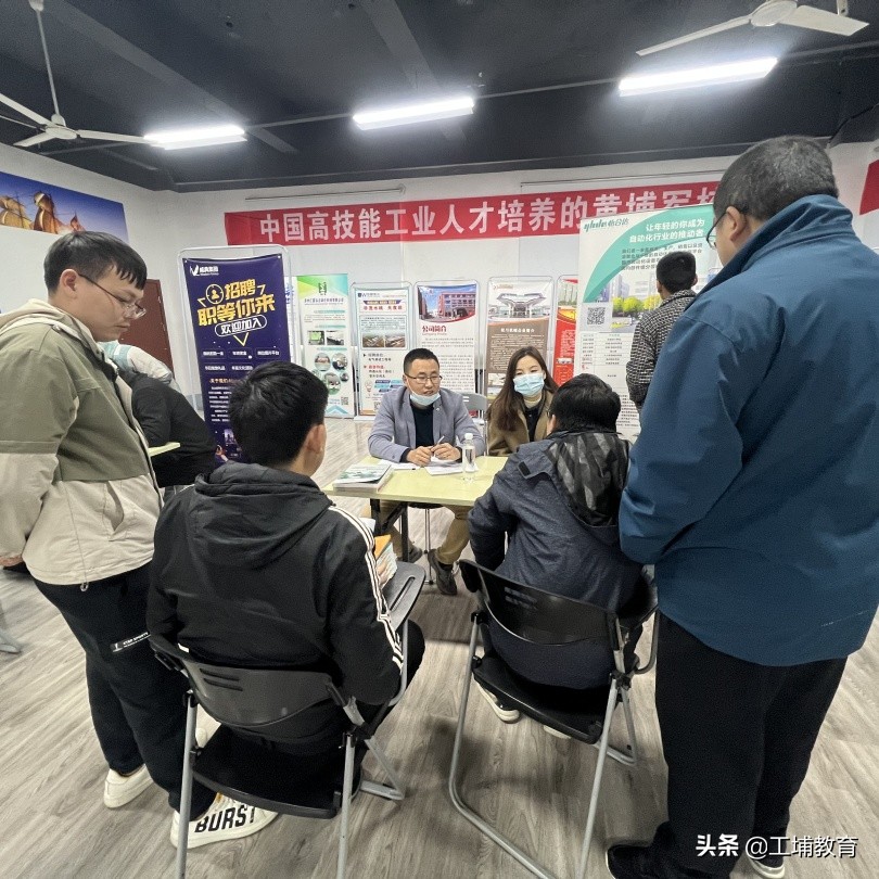 大型专场招聘会圆满举办宣传稿,大型招聘会圆满收官