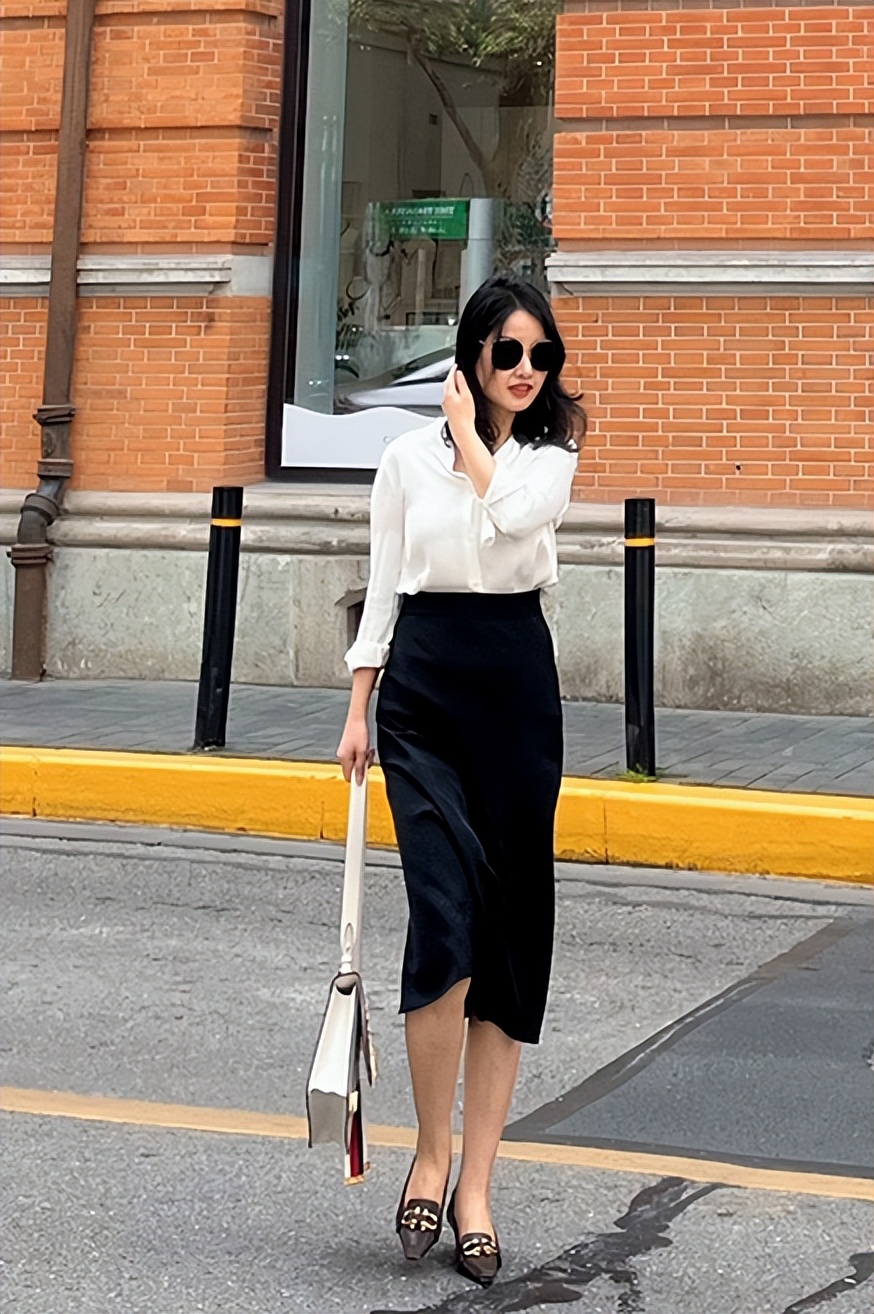 醋酸裙潮气质,小个子蕾丝裙今年流行什么裙