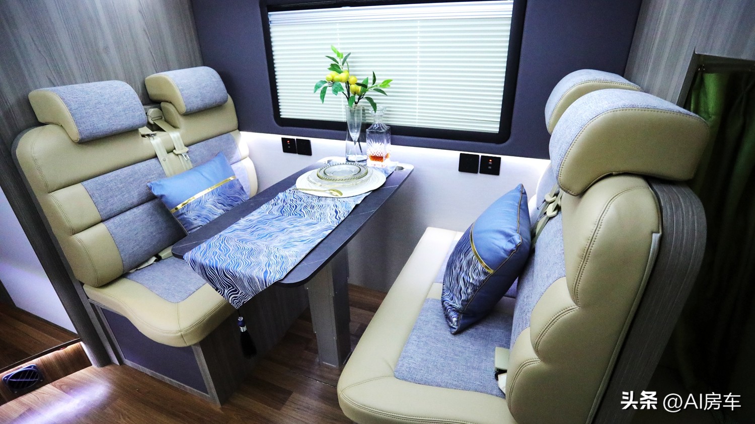 大型房车国产睡十人,目前国内最好的轻卡房车