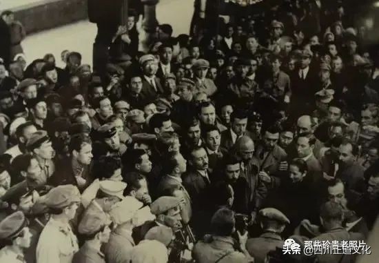 老照片纪念宋庆龄诞辰129周年