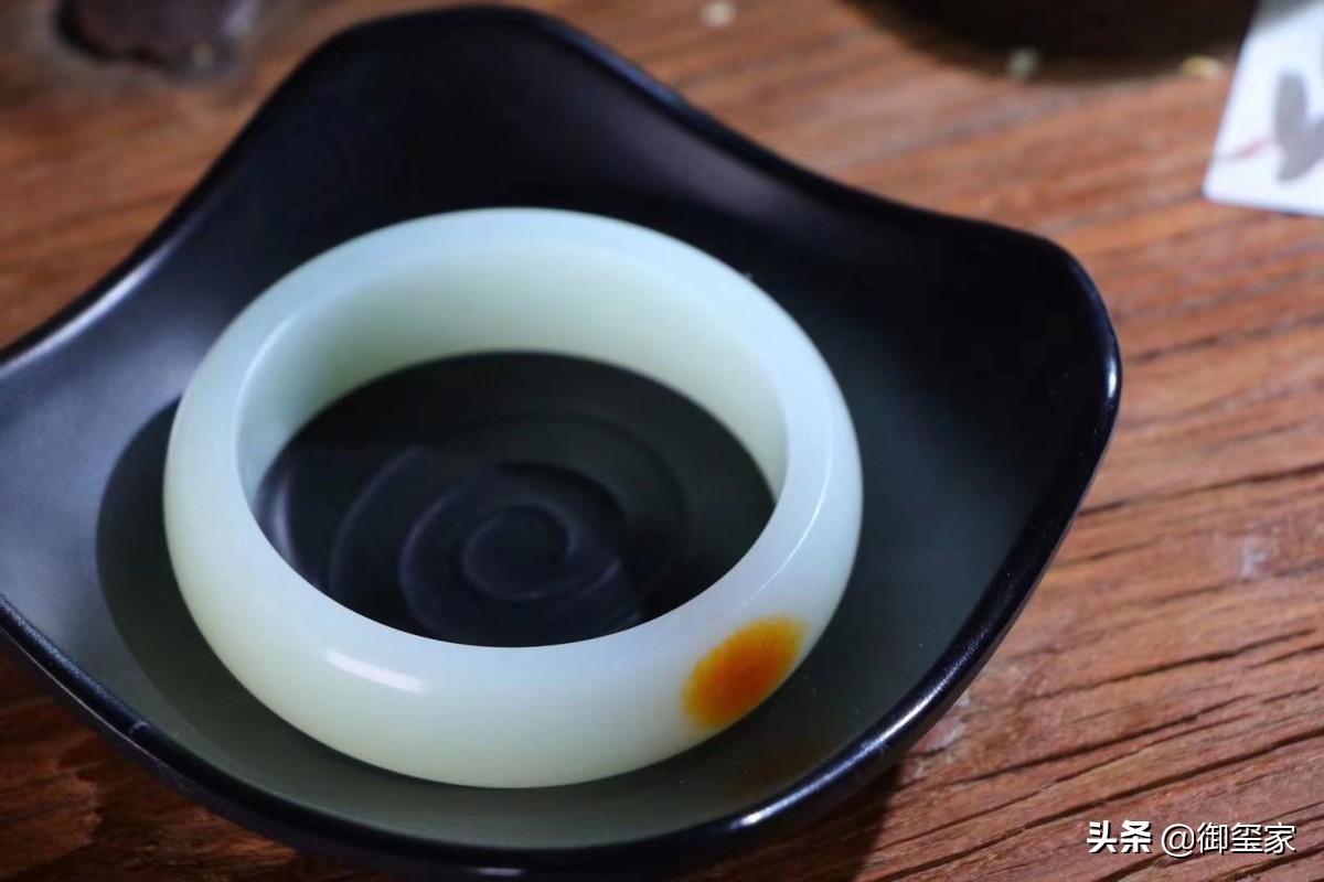 和田玉翠青手镯价格,急售翡翠手镯