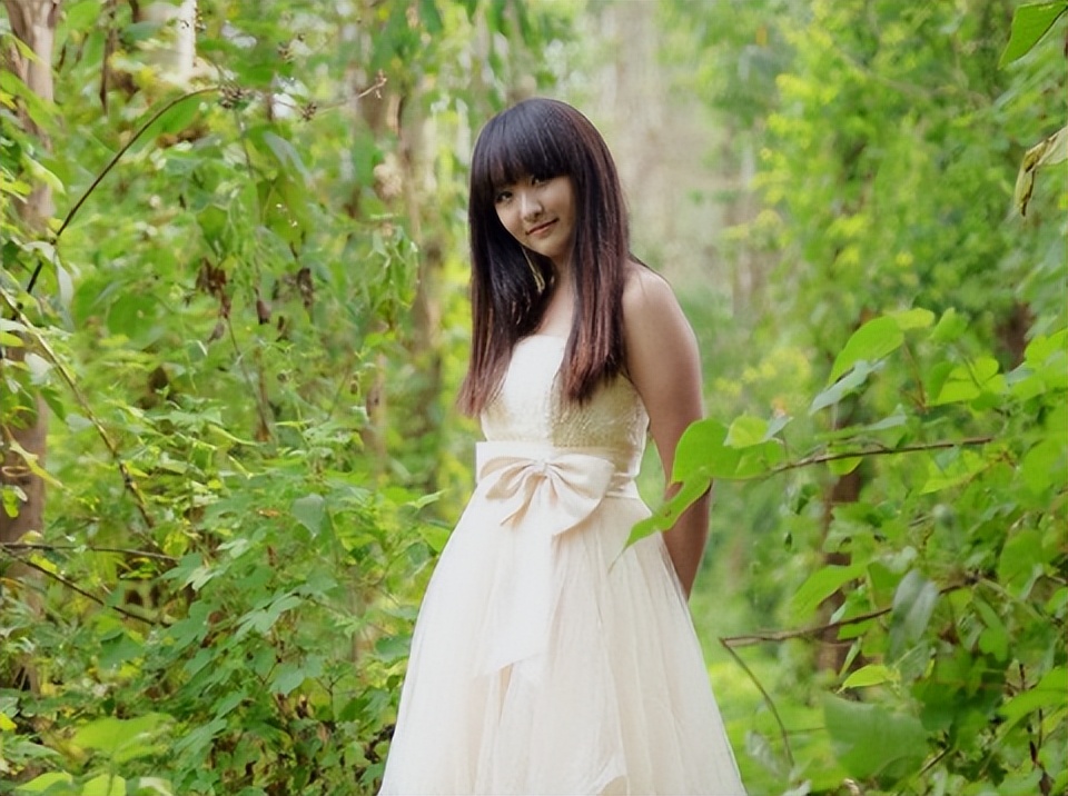 女子洗澡发现腋窝肿块,女孩洗澡时发现背后长了个痘痘