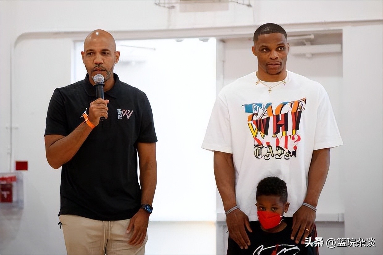 韦少三双赢球视频,威少接受采访