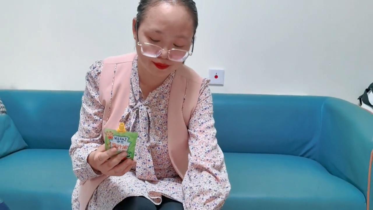 呜呜，他们抢了我的亨氏果汁泥😭😭😭#亨氏