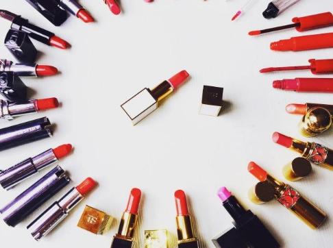 女神节要给追的女生送礼物吗,女神节给女朋友送礼物的话