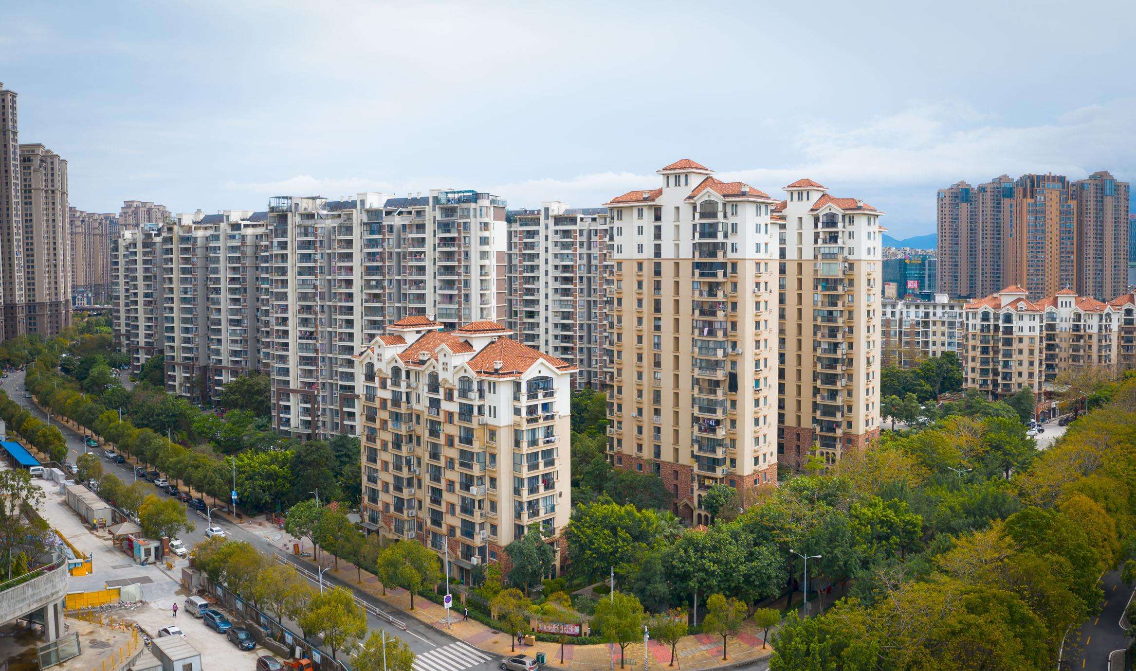 央行严控金融风险房地产,央行银保监会住房贷款利率下调