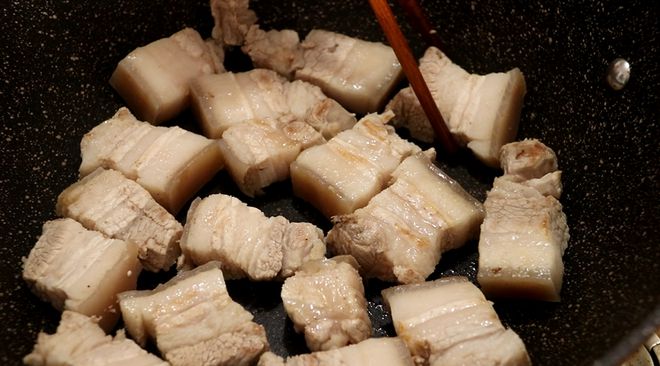 解冻肉技巧,解冻肉怎么解冻才快