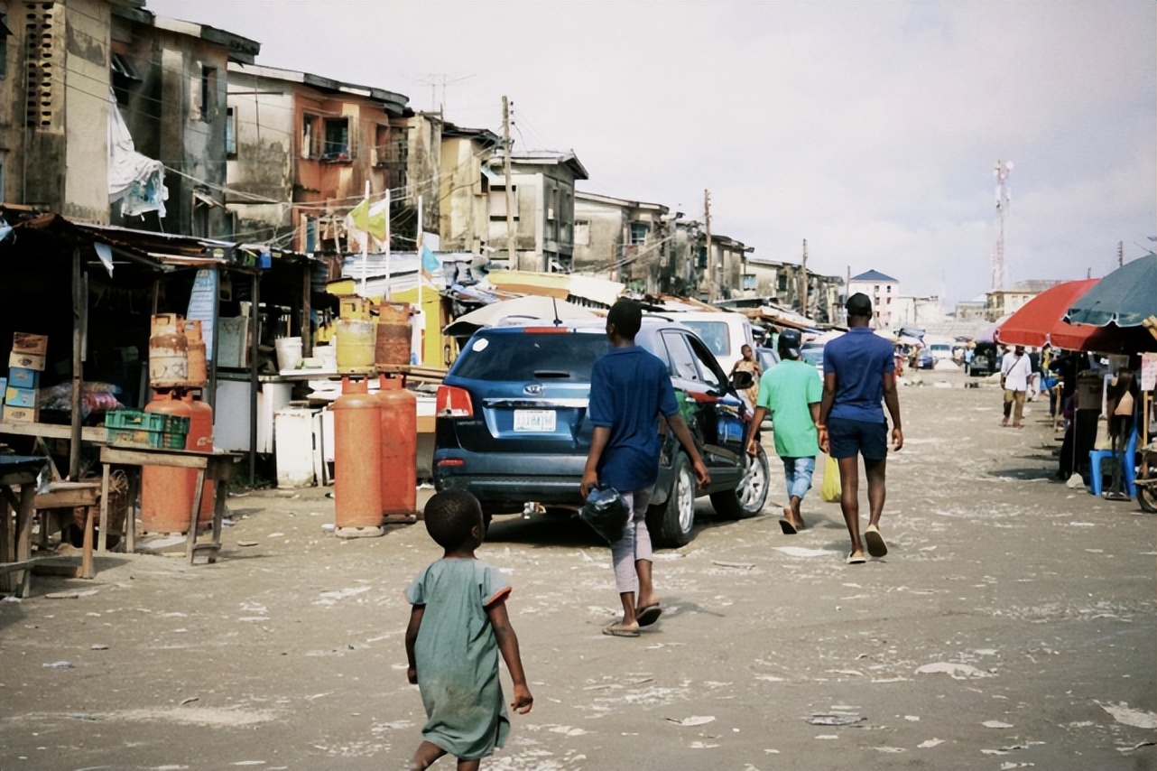 我在非洲打工，房租非常贵，二手汽车几万块一辆