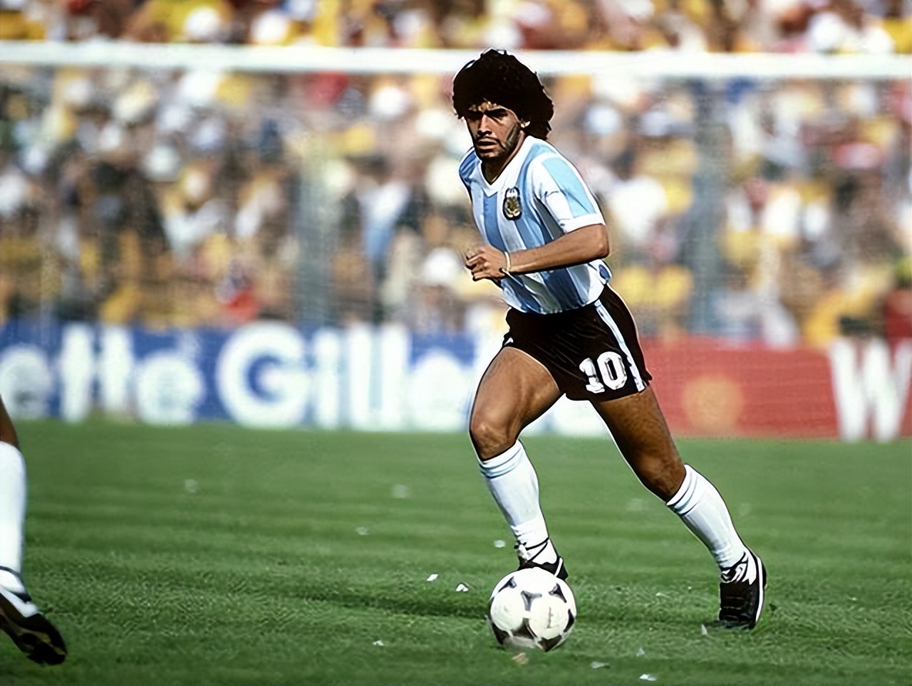 小罗的天赋加上c罗的自律,小罗梅西对足球贡献巨大