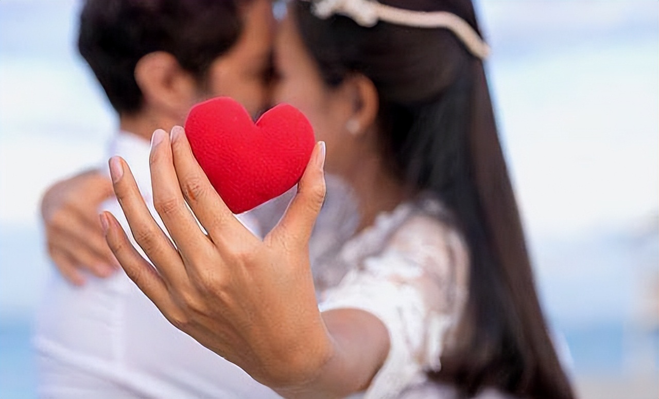 妻子和丈夫同房，被丈夫“种草莓”，第二天匆匆赶到医院，为何？