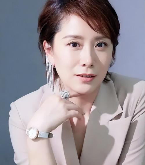 叶皇玛丽娜身高,叶皇扮演者玛丽娜眼睛