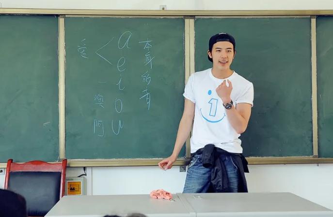 男公务员女富二代合适吗,女公务员与男公务员发展前景