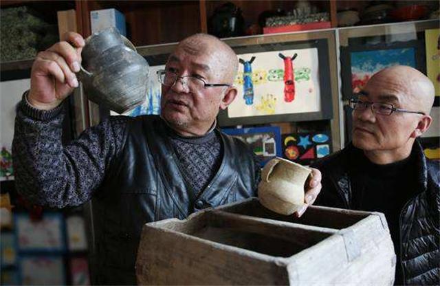 七旬老人50年收藏千万,老人痴迷古玩