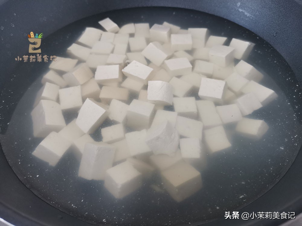 女人皮肤干燥需要补水吗,秋冬皮肤干燥可以每天敷面膜吗