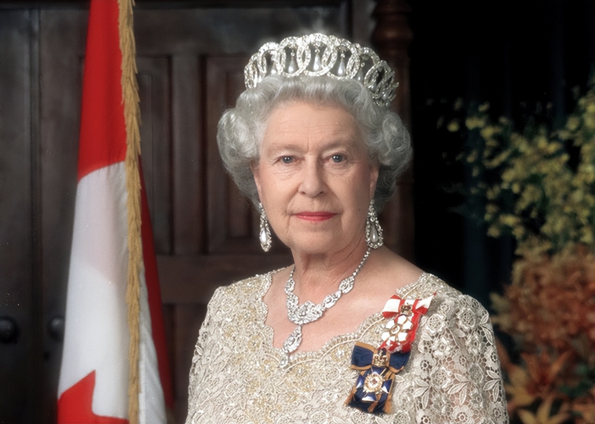 克莱夫欧文绝处逢生2016,伊丽莎白二世年轻时期