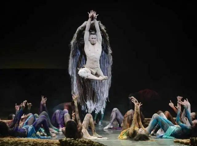 丁字裤、露臀，所谓的“艺术”都没用，谁审美有问题？