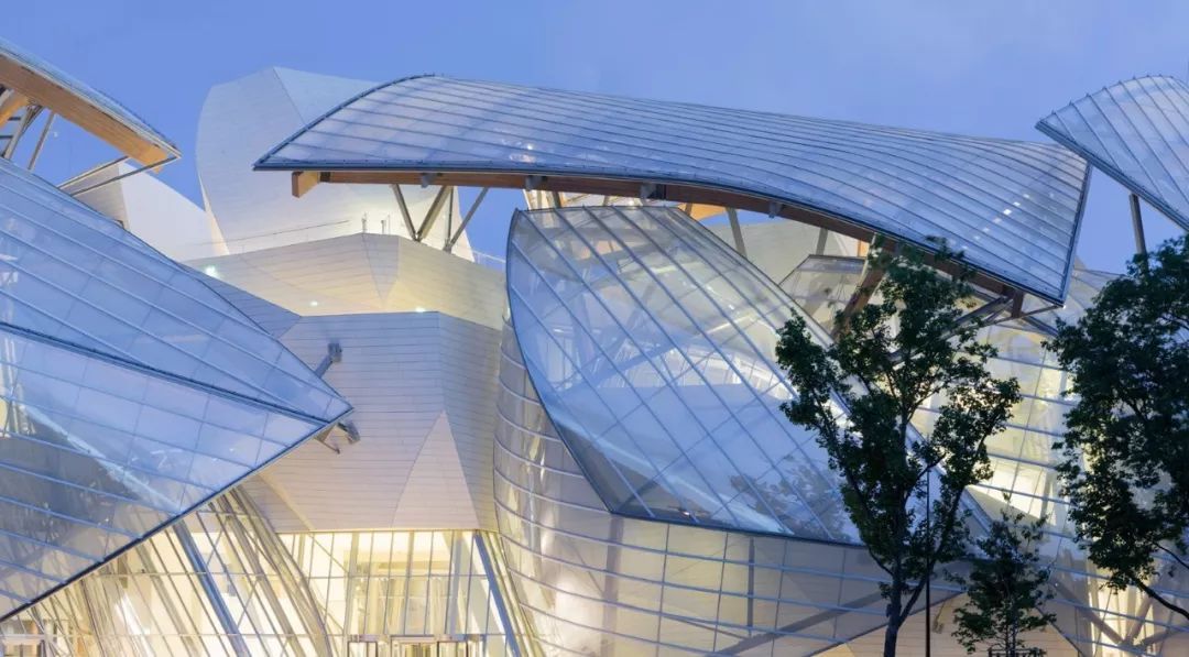 解构主义弗兰克盖里,美国建筑师弗兰克盖里的建筑风格