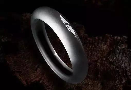 顶级玻璃种翡翠原石切割视频,顶级玻璃种全脱沙翡翠原石