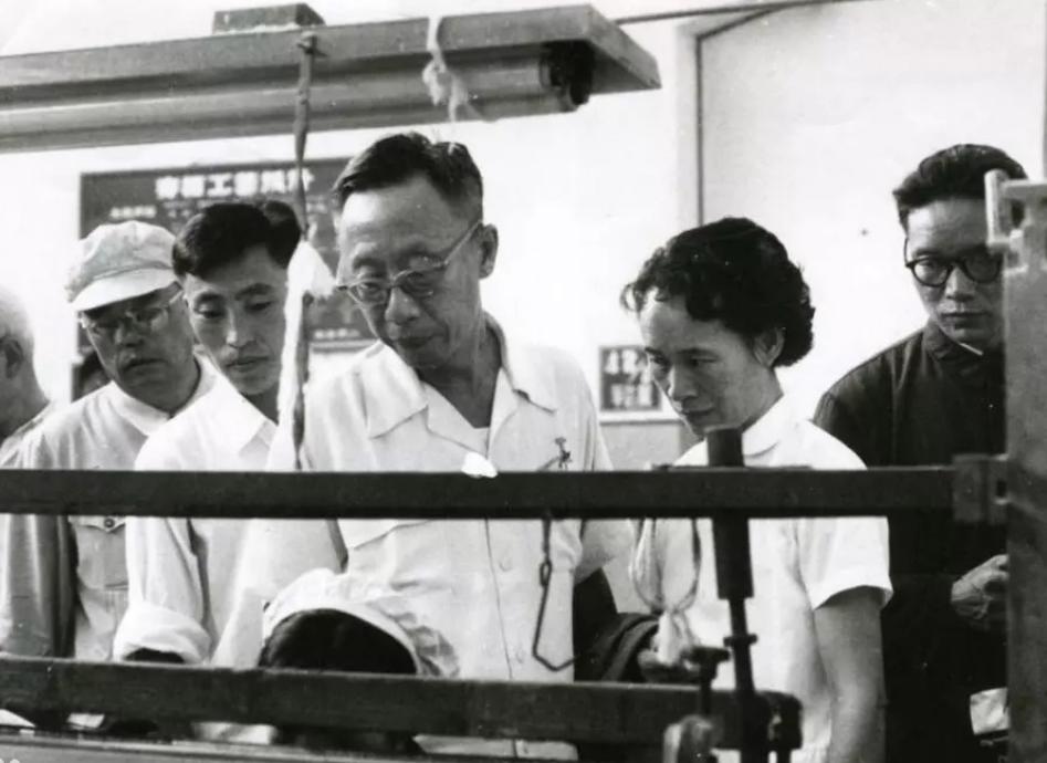 62年溥仪和毛主席聊：我在皇宫时，一顿饭十几个菜，每个菜吃一口