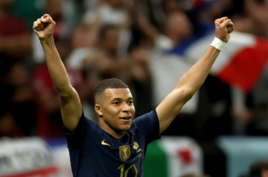 一代球王姆巴佩,一代球王陨落法国阿根廷