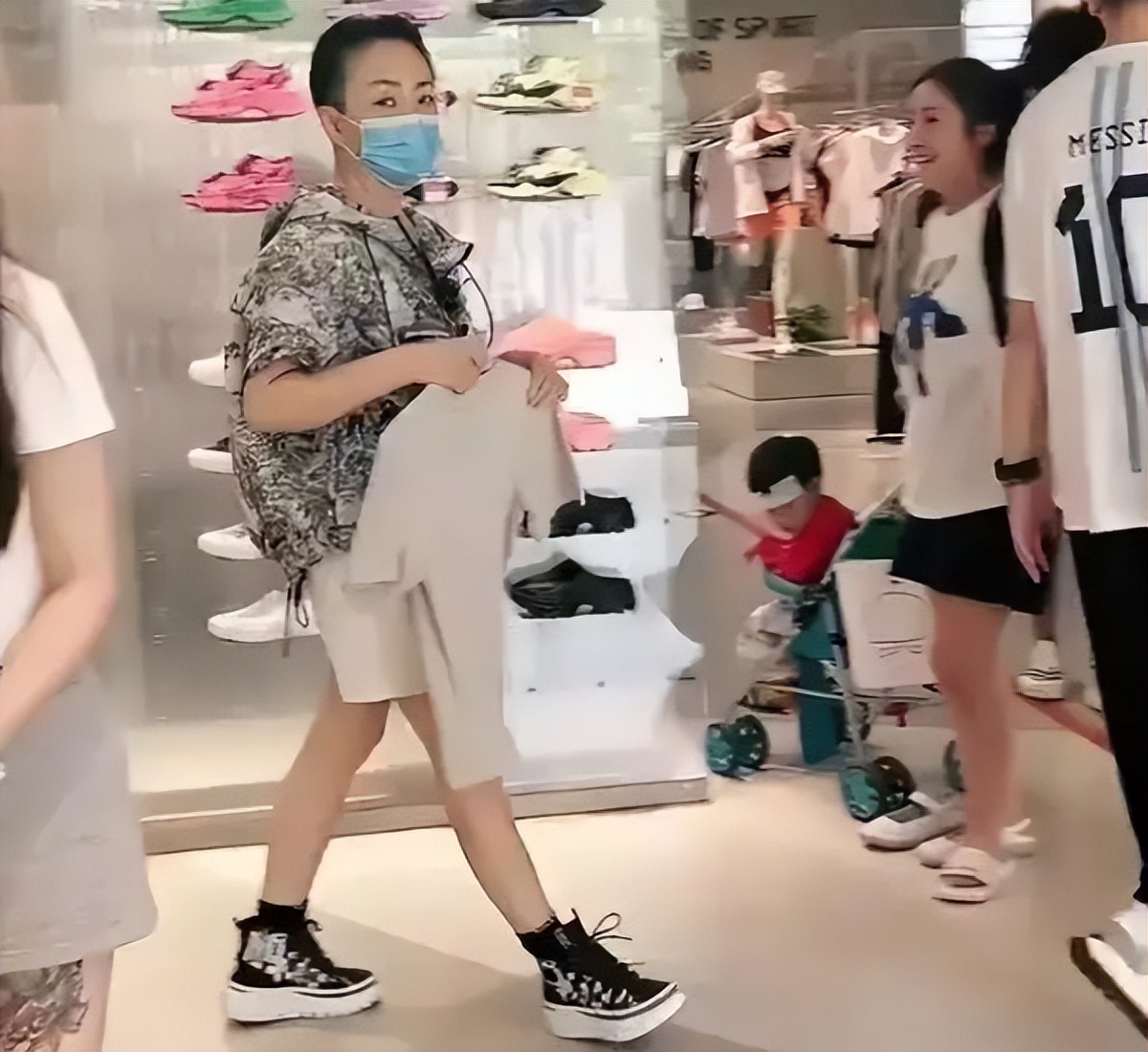 宋丹丹60岁生活照片,宋丹丹穿衣打扮